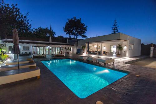 Villa in Ibiza Town with private pool, sleeps 810 - Villa Isabelle