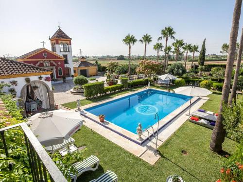 4 bedrooms villa with private pool enclosed garden and wifi at Los Palacios y Villafranca