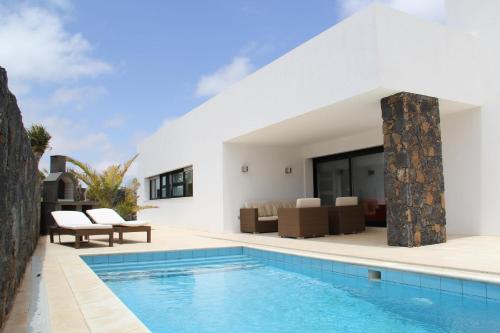 Villa Lujosa - Luxury Villa With Private Pool