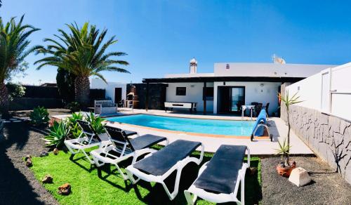 Villa Mariola with private pool, sea view, Sat-tv & free Wifi