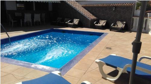 A 15  Granada, Piscina, Solarium, Futbolín, Casa Medina Güevéjar