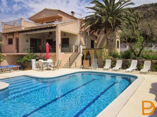 Villa Mestral - Villa con piscina en Els Olivars con preciosas vistas