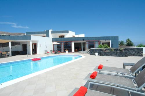 Villa Montana baja - A Stunning 7 Bedroom Villa - Perfect For Large Families And Friends