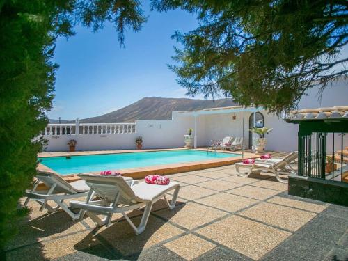 Villa Nicolivos - 5 Bedroom Villa - Rural Location with Mountain Views - Perfect for Families