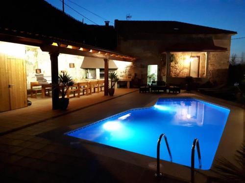 Villa Nogueira - Casa Rústica Lujosa con piscina, barbacoa y chimenea