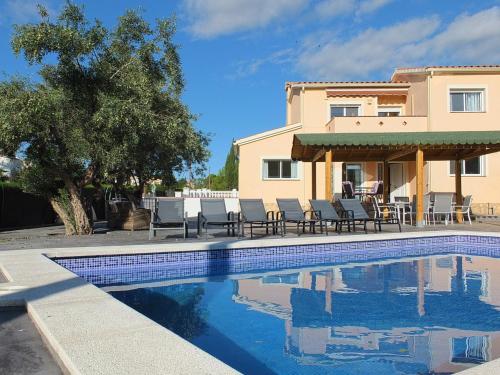 Villa Olivera luxury villa with air-con and a private swimming pool, ideal for families