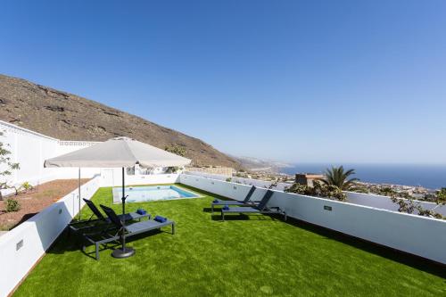 Casa Paraiso with pool and sea view