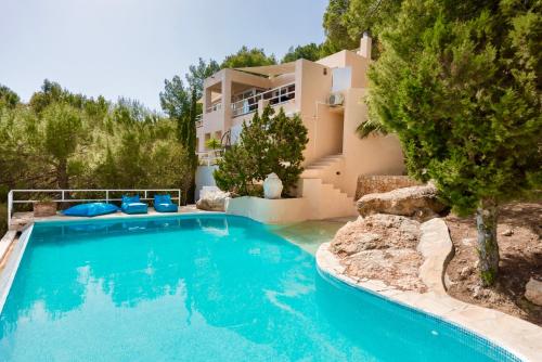 Villa Perla, villa in Es Cubells with a beautiful sea view all the way up to Formentera