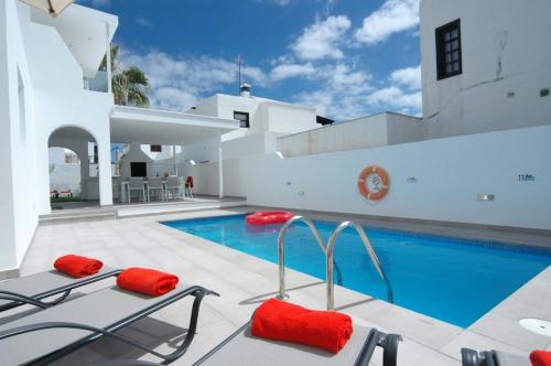 Villa Playa Del Carmen - A Beautiful 4 Bedroom Villa - In The Heart Of Puerto Del Carmen