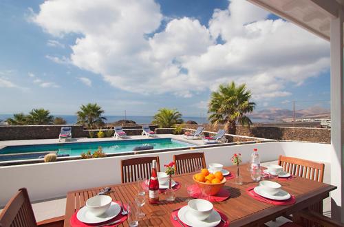 Villa Quiquere - great 4 bedroom Puerto Calero villa with heated pool hot-tub