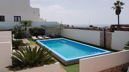 Casa Roja - Kleine Ferienanlage mit Salzwasser Pool im Zentrum Tias - Fiesta prohibidos