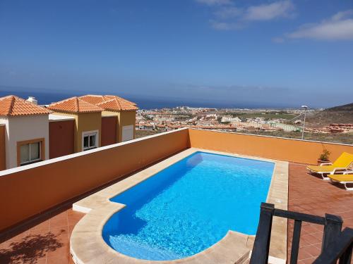 Villa Roque del Conde with private pool, terrace with fantastic sea views, Wifi, garden, garage