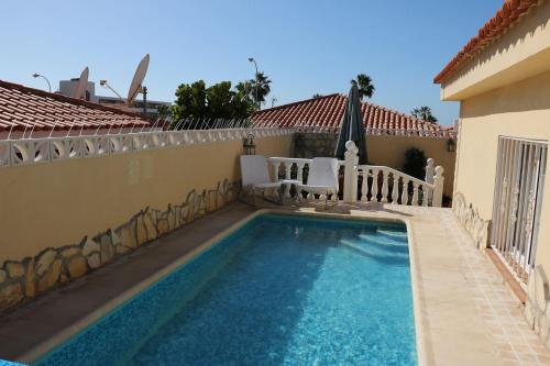 Villa Sueño Azul with private pool, sea view, terrace, aircondition, Wifi, 450 m to the beach