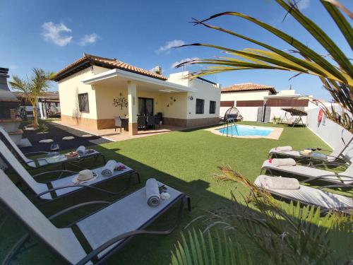 Villa Thais, private heated pool, ideal for your holidays in Caleta de Fuste