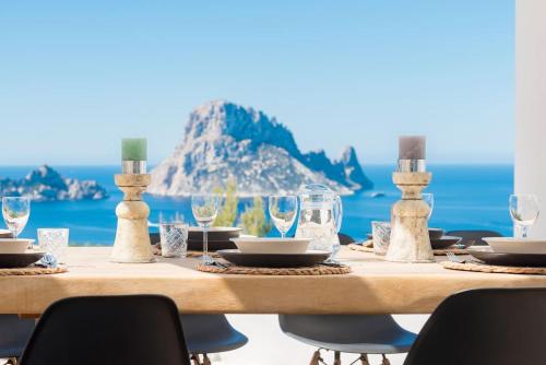 Villa Vedra, jacuzzi, close to beach, with sea view of Es Vedra and Cala Vadella