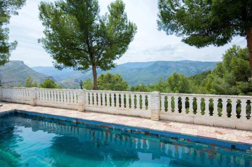 5 bedrooms villa with private pool and enclosed garden at Chulilla