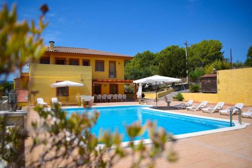 7 bedrooms villa with private pool and enclosed garden at Castellet i la Gornal 9 km away from the beach