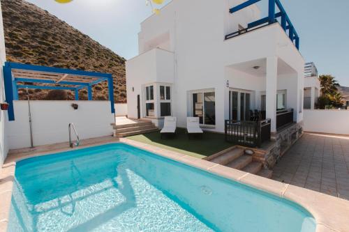 Villa with amazing views and swimming pool