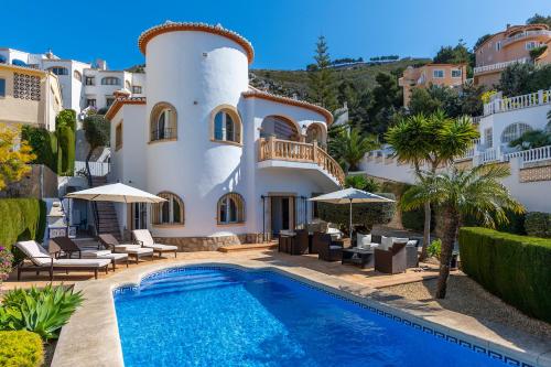 Villa with Pool and Open Views For 8 Pers