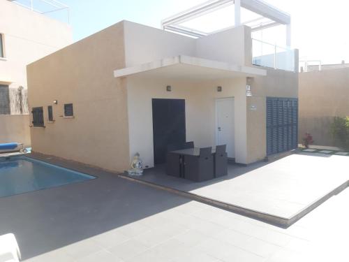 Villa with pool La Zenia