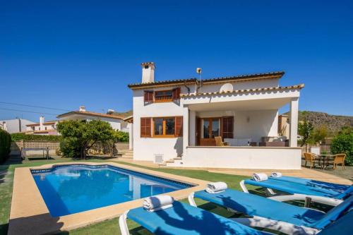 Villa with pool walking distance to the beach (la Caseta)