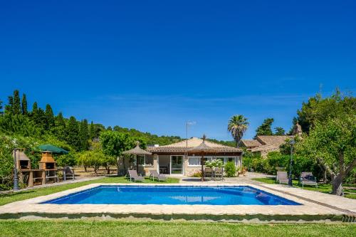Villa with pool walking distance to the town (Roser vell)