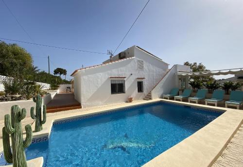 Villa With Private Heated Pool