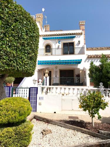 Villamartin, lovely 2 bed house, short walk to the Plaza.