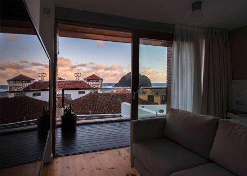 Vivienda El Ciprés. Terraza con espectaculares vistas al Mar.