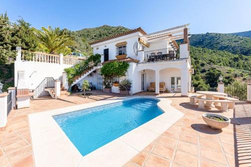 Voltacado 4 Bedroom Villa with Private Pool