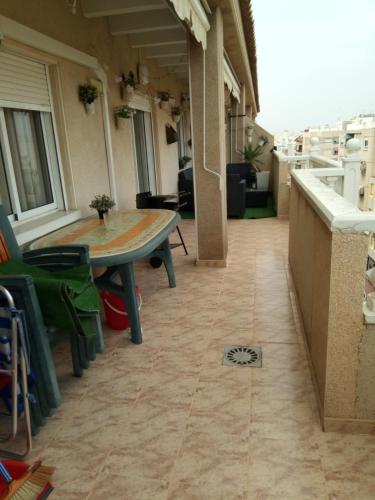 Wonderful top floor apartment ideally located between sea and the city center