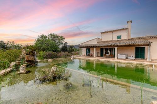 YourHouse Na Clavet, finca with natural pool near Cala D Or