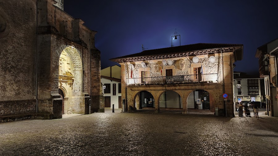 Ayuntamiento Antiguo De Comillas