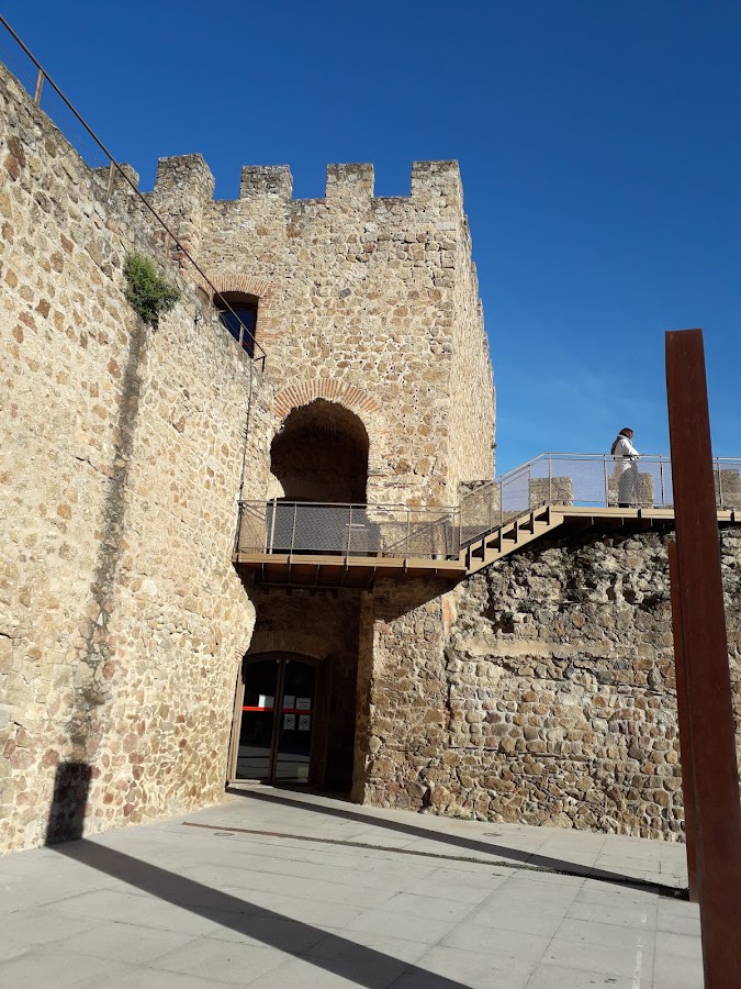 Centro De Interpretacion De La Fortaleza Y La Ciudad Medieval De Plasencia