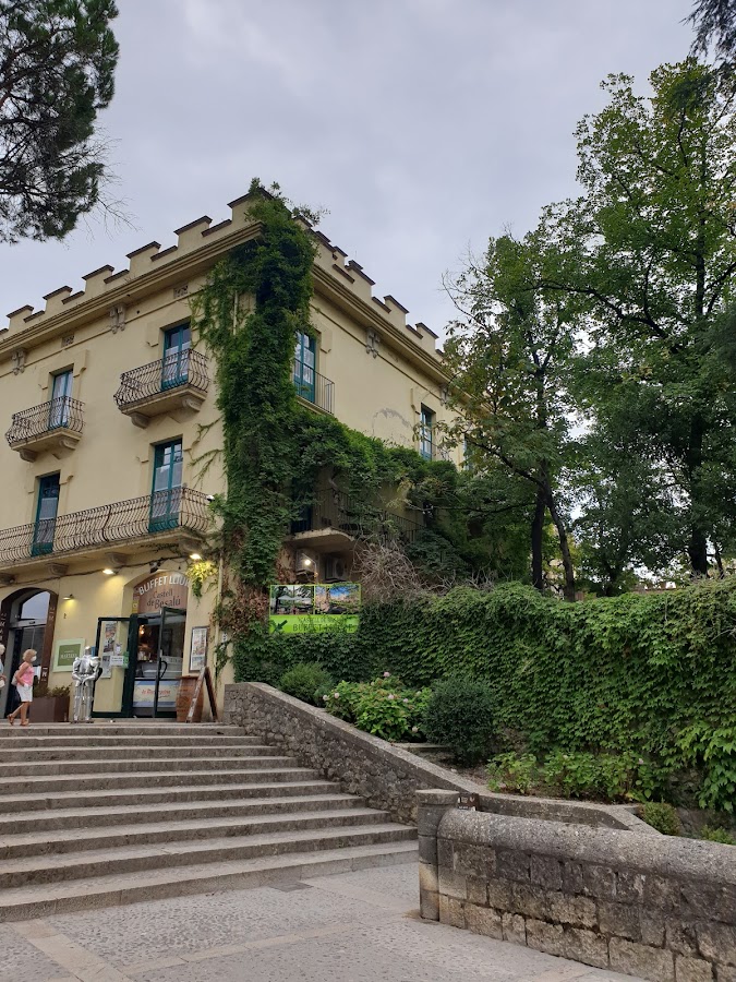 El Castell De Besalu Restaurants