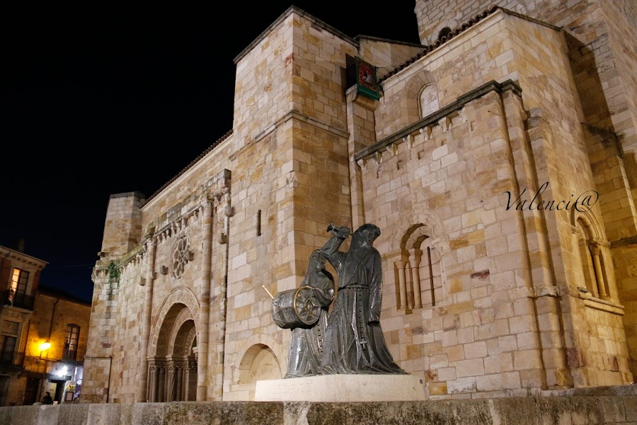 Estatuas Y Monumentos De Zamora