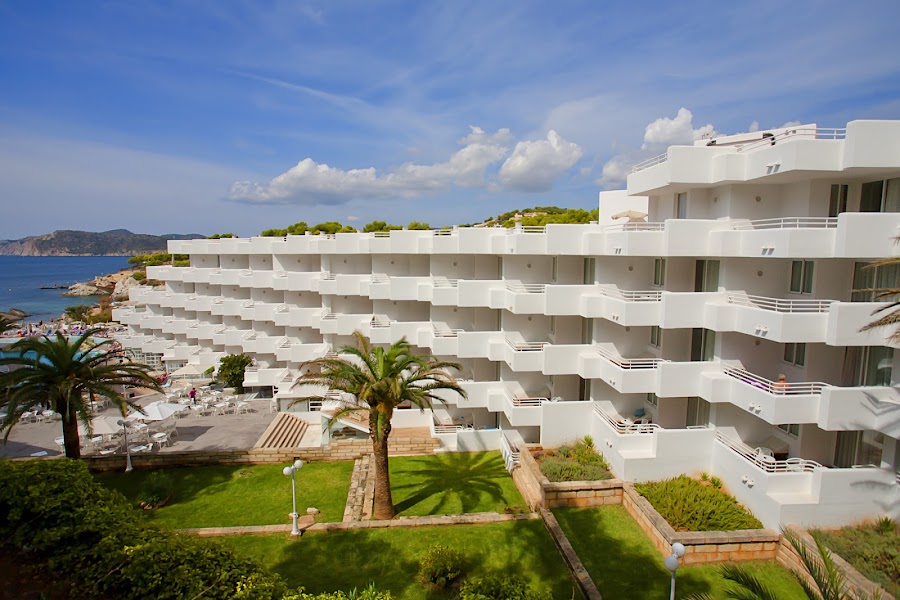 Fergus Style Cala Blanca Suites