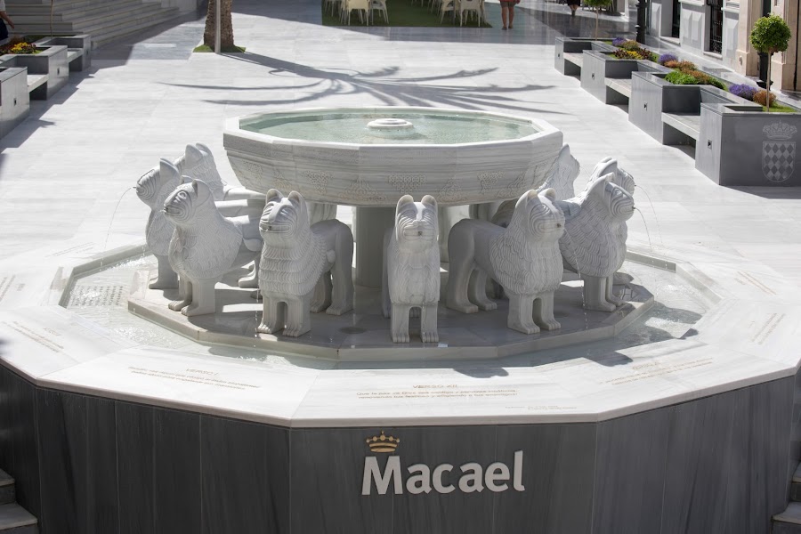 Fuente De Los Leones