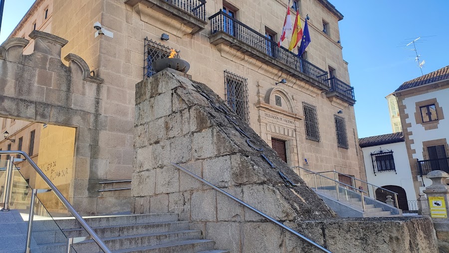 Homenaje A Los Héroes De Numancia. Fuego Perpetuo