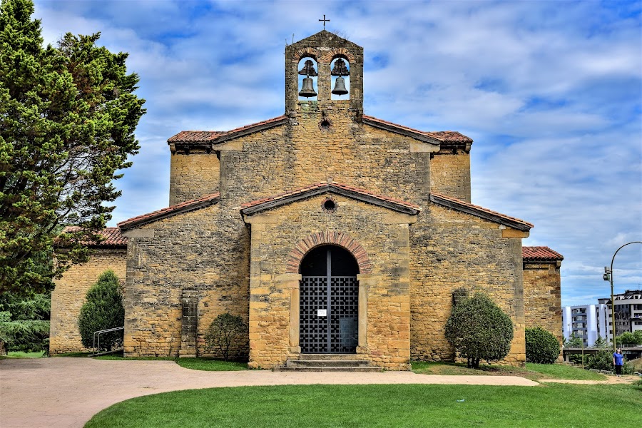 Iglesia De San Julián De Los Prados - Santullano