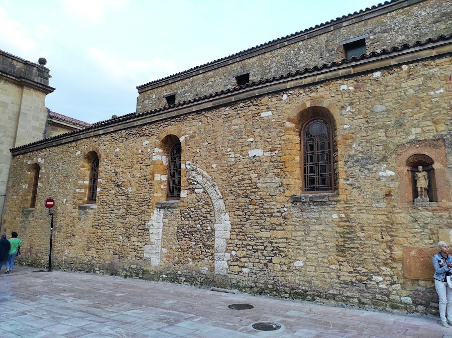 Iglesia de San Tirso