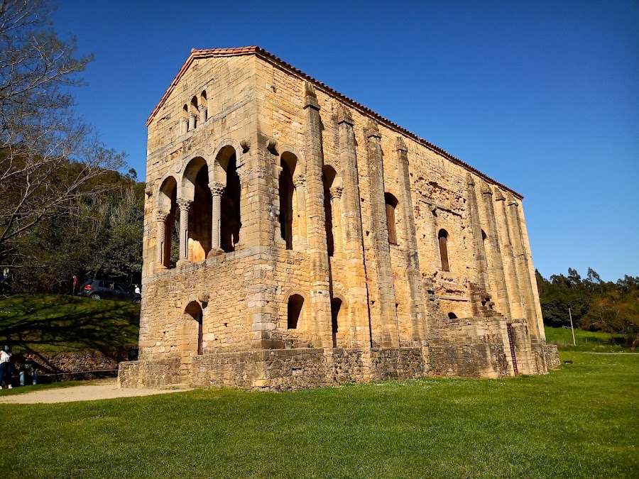 Iglesia De Santa María Del Naranco