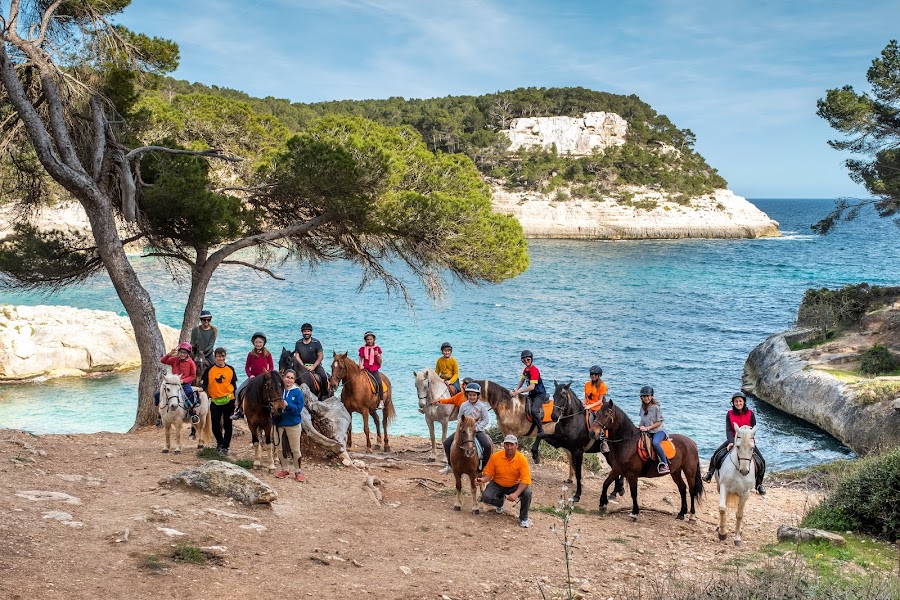 Menorca A Cavall (Abierto Todo El Año )Recorridos Por Caminos Privados Y Cami De Cavalls.
