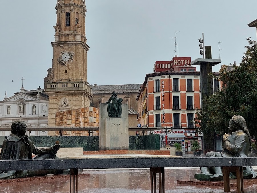 Monumento A Francisco De Goya