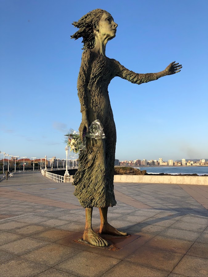 Monumento A La Madre Del Emigrante