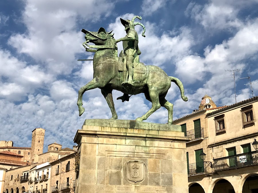 Monumento Ecuestre De Francisco Pizarro