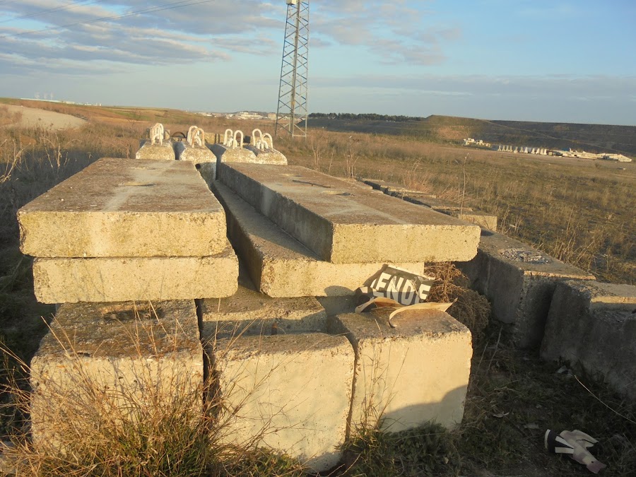 Monumento Involuntario Al Glorioso Reciclaje De Basura