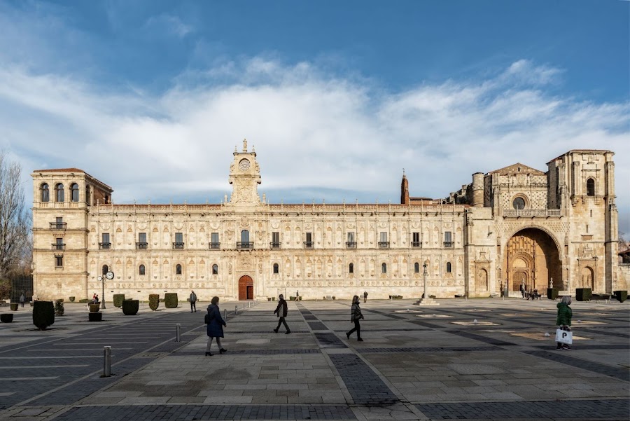 Parador De León