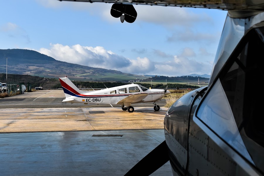 Real Aeroclub De Navarra / Nafarroako Aerokluba